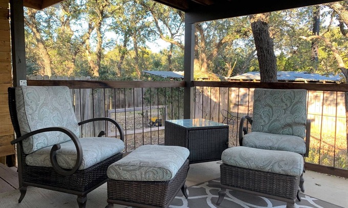 Austin House | Discover a Private Studio with Patio & Grill Near Wineries