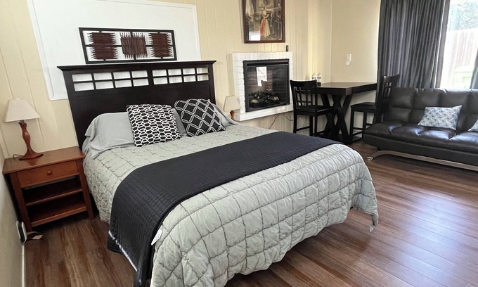 Westlake House | Cozy Studio with Garden View Near SFSU and BART, 9/10