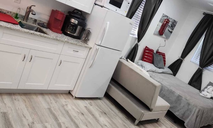 Lake Worth Apartment | Perfect Studio with Workspace in Lake Worth Beach, 10/10