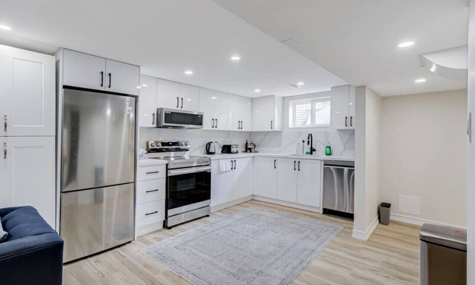 Burlington House | Stylish 1BR Retreat with Kitchen, Close to Major Attractions