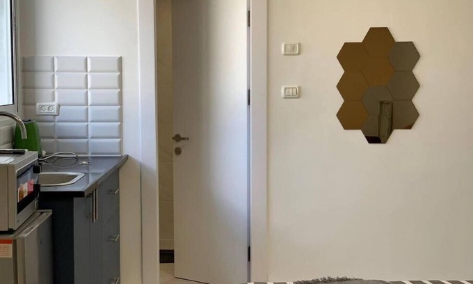 Haifa Apartment | Modern Double Bed Apartment with Netflix & Family-Friendly Amenities