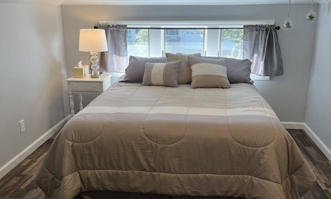 Greenwich Apartment | Private suite. Convenient to Capital Theater and HPN airport. Free parking.