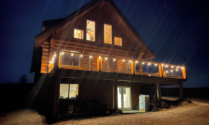Kamloops Cabin | Cozy Private Suite with Breathtaking Lake and Mountain Views