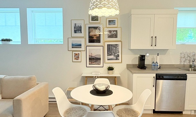 Burke Mountain House | Family-Friendly King Bed Suite with Ocean View & Free Parking