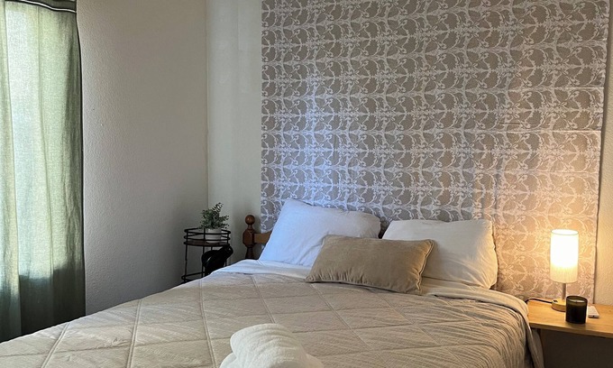 Vallejo Bed & Breakfast | Inviting Guest House with Scenic Views Near Napa Valley