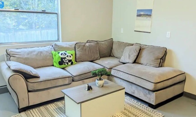 West Bellevue Apartment | Private Suite in West Bellevue with Spa and Hot Tub