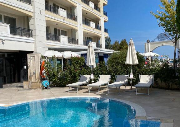 Pomorie Apartment | Oceanfront Super Apartments with Spa & Pool by the Sea