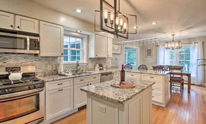 Conway House | Relaxing Conway Escape: Pet-Friendly with Lake Views!