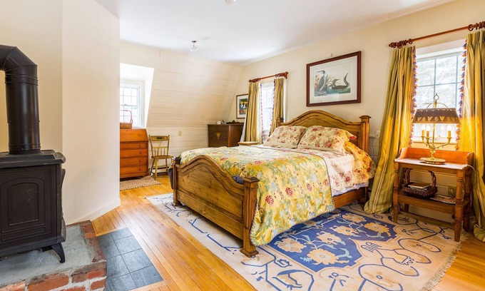 Londonderry House | Cozy Retreat with Hot Tub, Spa Baths & Fireplaces Await