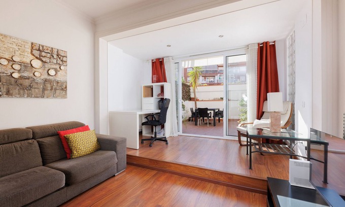 Sants Apartment | Inviting Retreat with Private Terrace and Family Amenities