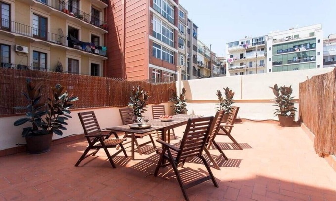 L'Antiga Esquerra de l'Eixample Apartment | Stylish 2-Bedroom Apartment with Terrace in Eixample