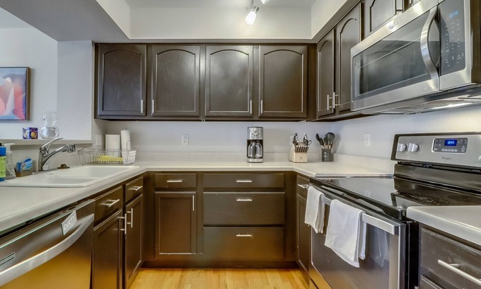 Broomfield House | Ideal Townhome for Long and Short Stays with Family-Friendly Amenities