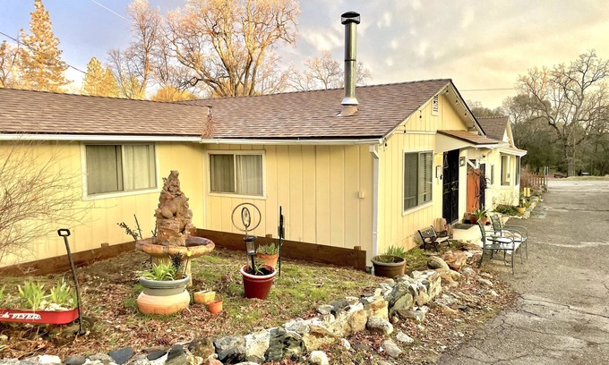Ahwahnee Cottage | Discover a Cozy Two-Bedroom Cottage by Historic Highway 49