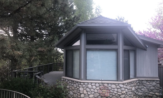 Sandy Apartment | Exclusive Retreat Close to Canyons with Spa & Hot Tub
