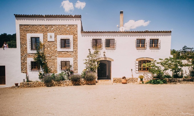 Cunit Villa | Private, up to 28 guests, pool, 3km beach, family, weddings, offsite meetings