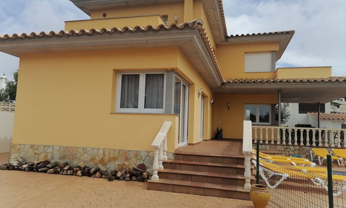 L'Escala House | Private Villa with Pool and Amenities at Villa L'Era