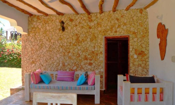 Watamu Villa | Relaxing Oceanfront Villa with Pool and Spa Amenities