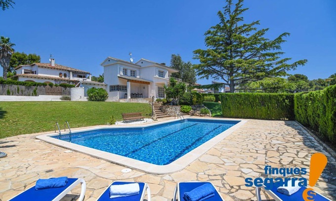 El Vendrell House | Elegant Villa with Pool, Garden & Basketball Court Retreat