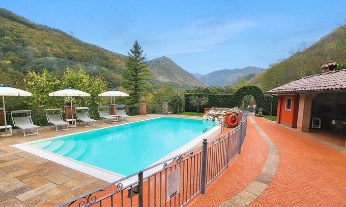 Camporgiano Villa | Lovely Private Villa with Pool & Outdoor Kitchen, Rated 9.8