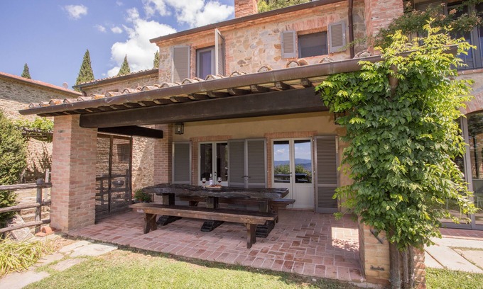 Arezzo Villa | Stylish Villa with Private Pool and Panoramic Vineyard Views