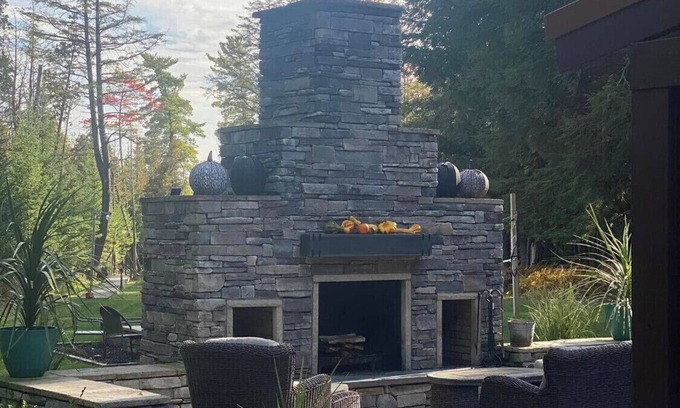 Bellaire Cottage | Book Summer 2025: Private Dock, Hot Tub & Pizza Oven!