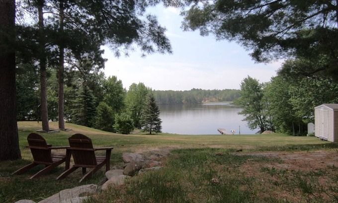 Lavigne House | Idyllic Waterfront Cottage - Family & Pet Friendly Retreat