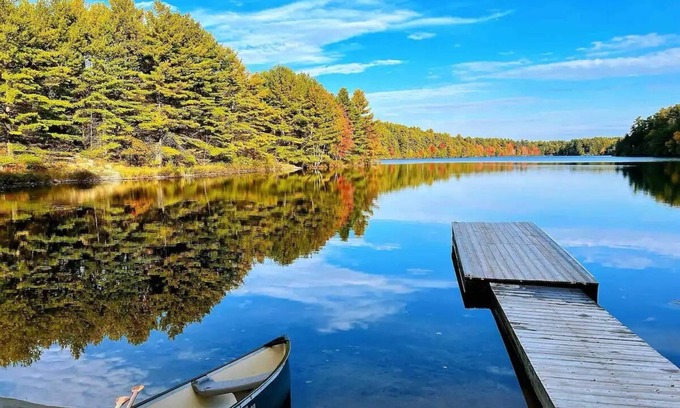 Seguin Cottage | Relaxing Waterfront Log-Style Cottage with Lake View