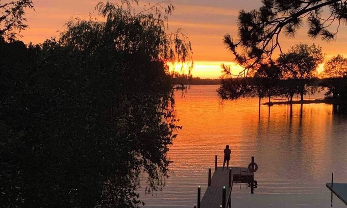Wautoma House | Lakefront Escape at Fox Tail Bay - Rated 9.8 by Guests
