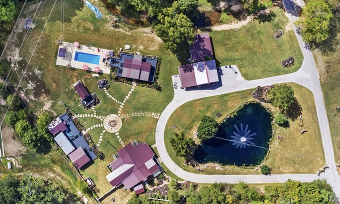 Bentonville - Fayetteville House | Relaxing Wildcat Creek Retreat with Pool & Hot Tub