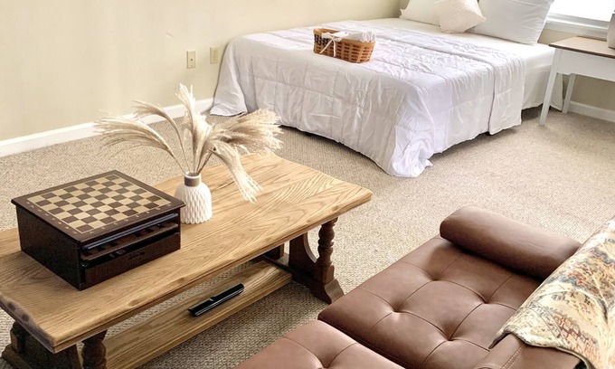 Charlottesville House | Cozy Woodside Cottage Minutes from Downtown with Pool & Spa