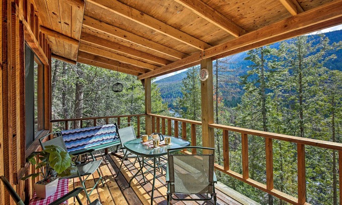 Troy Cabin | Inviting Yaak River Hideaway with Deck & Mountain Views