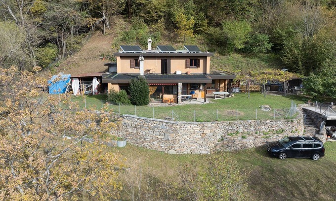 Cavagnago House | Private Retreat with Ocean View, Steps from the Action