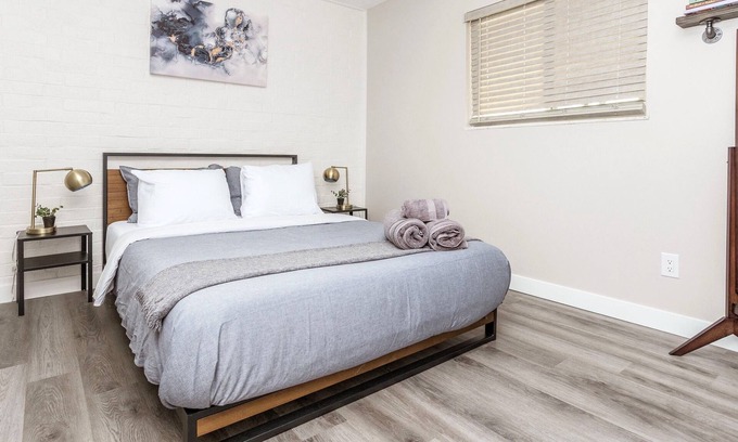 Weinland Park Apartment | Guest Rated 10/10: Private Parking Near OSU & Expo Center