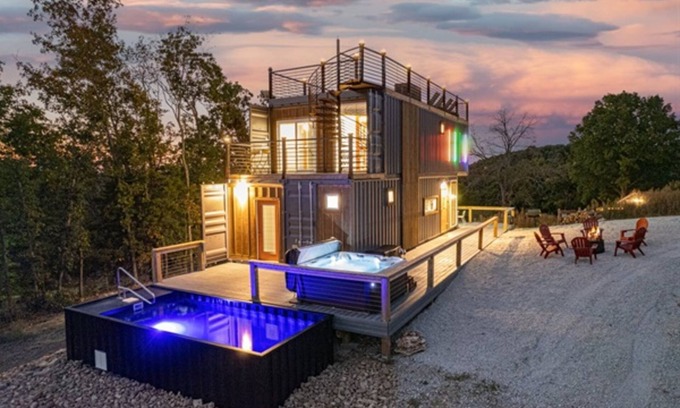 Omaha House | Relax at Lake View Roof Deck with Hot Tub and Breakfast