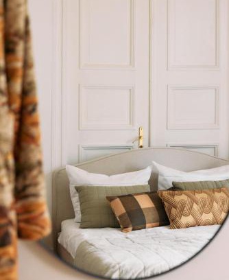 Othmarschen Apartment | Comfortable Room in Villa with Elbe River Views - Rated 9/10