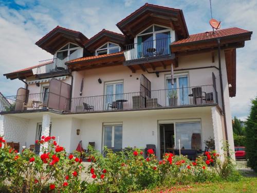 Hagnau House | Discover Privatpension Eva – Top Rated with a 8.6 Score!