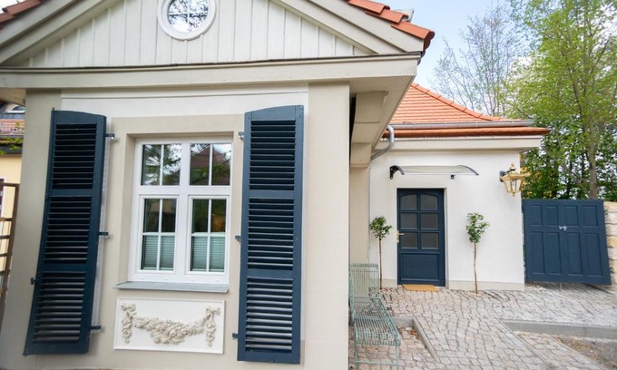 Radeberger Vorstadt Apartment | Secluded Comfort at Villa Golding's Kutscherhaus