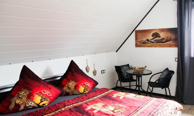 Luttingen House | Cozy Privatzimmer Lüttingen with Bike Garage for Families