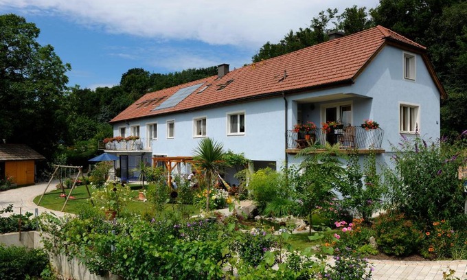 Melk House | Discover Privatzimmer Langthaler: Family-Friendly Retreat
