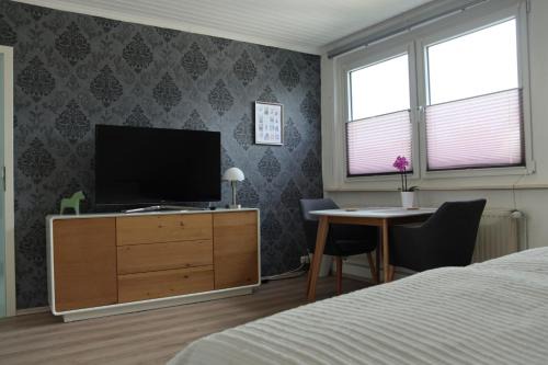 Region Hannover District Apartment | Cozy Room with Private Bath and Kitchen - Rated 9.2/10