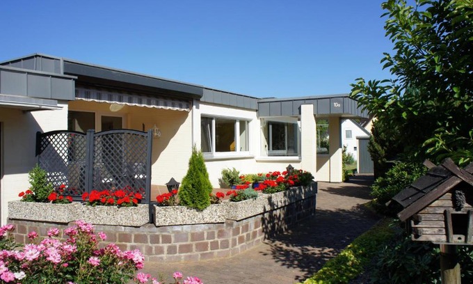 Reppenstedt House | Budget-Friendly Stay at Privatzimmer Sutanto for Families