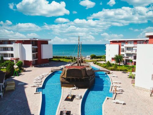 Elenite Apartment | Oceanfront Privilege Fort Beach Apartments with Pool & Spa