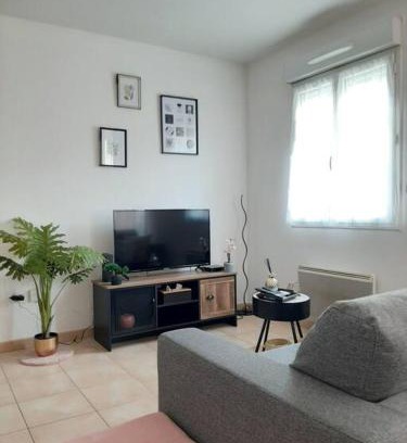 Tille Apartment | Conveniently Located Near Airport - Le Rêve Rose Hotel
