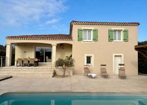 Molleges Villa | Explore Proche Saint Rémy de Provence: 4-Star Oceanfront Retreat