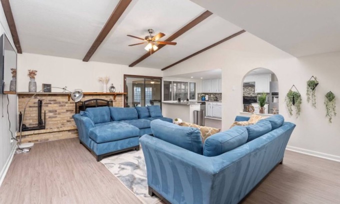 Northeast Carrollton House | Proctor Family Home W/Game room in great Area