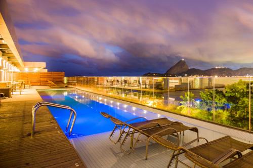 Centro Hotel | Elegant Stay at Prodigy Santos Dumont with Ocean Views