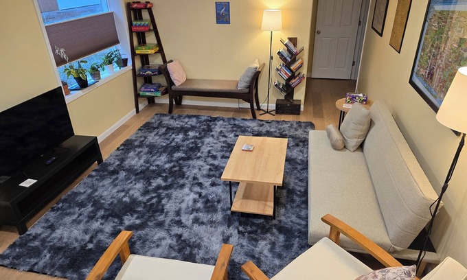 Bloomington House | Relaxing Getaway Near IU Stadium & Griffy Lake Retreat