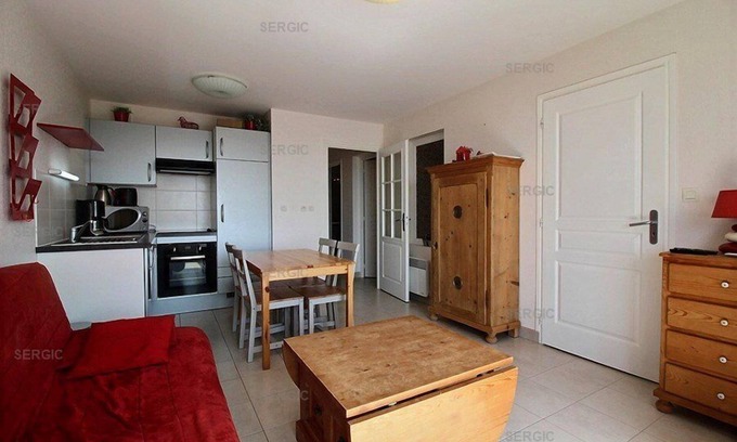 Le Crotoy Apartment | Stay at Our Oceanfront Residence with Stunning Sea Views