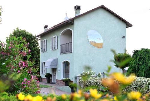 Vinchio House | Profumi: Guest Rated 10/10 with Cozy Fireplaces & Hot Tub