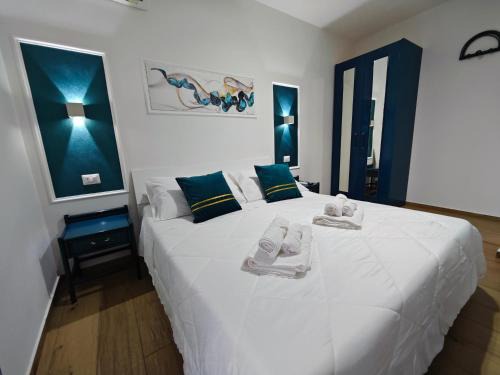 Lascari Apartment | Enjoy Oceanfront Bliss at Profumo di casa - Rated 9.6/10